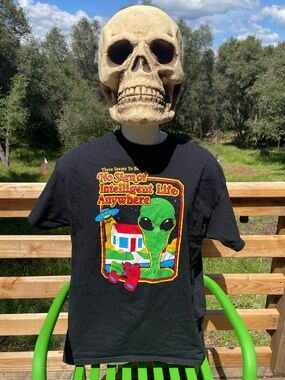 Men’s XL or unisex! Black Alien Graphic Tee - No Sign of Intelligent Life